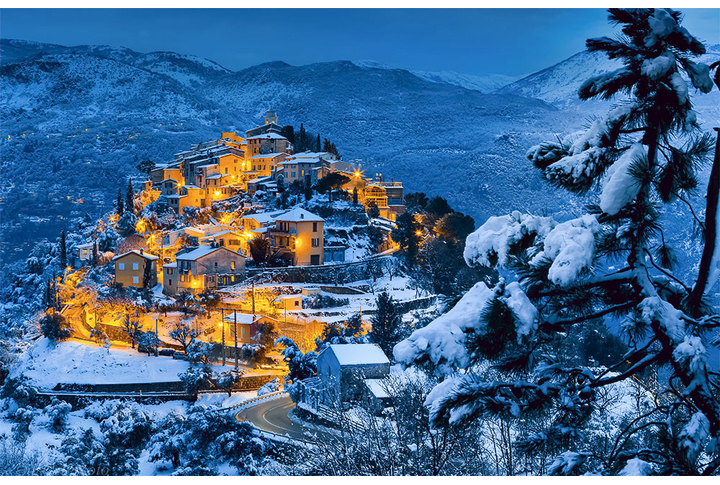 Фотообои «Зимний город в горах»