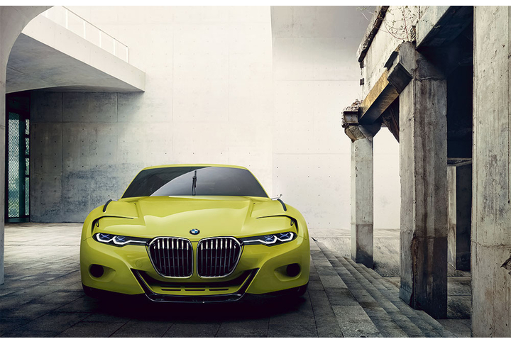 Фотообои «Желтый автомобиль в гараже»