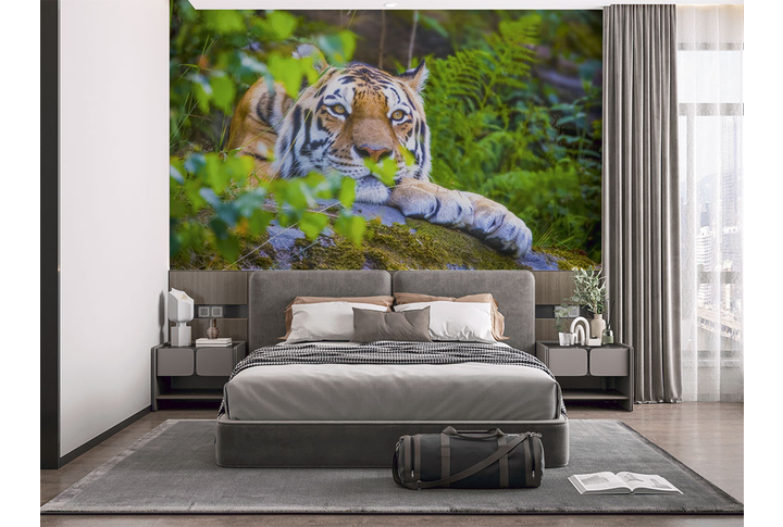 Фотообои «Тигр в зелёной листве» в интерьере