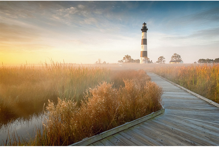Фотообои «Дорожка к маяку, туманный осенний пейзаж природы»