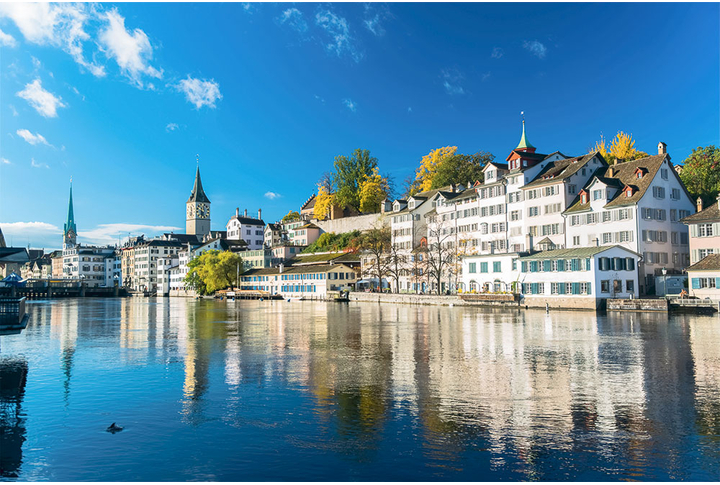 Фотообои «Старый город на набережной»
