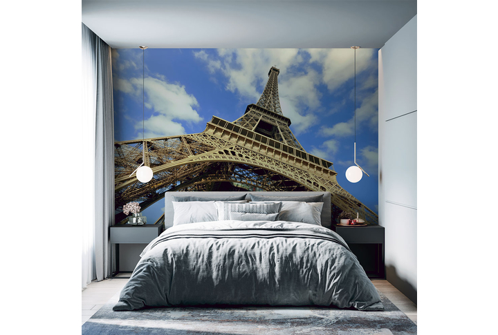Фотообои «Эйфелева башня на фоне облаков, Париж» в интерьере