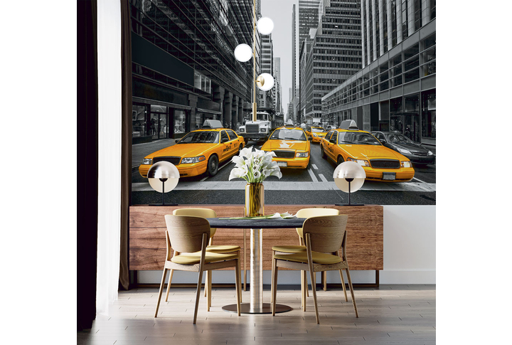 Фотообои «Город Нью-Йорк в черно-белом стиле и акцент на желтом такси посреди улицы» в интерьере