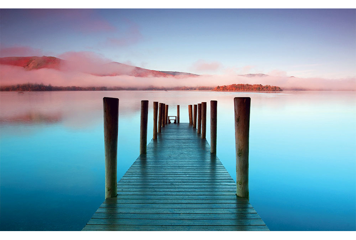 Фотообои «Дорожка к озеру и горы в тумане»