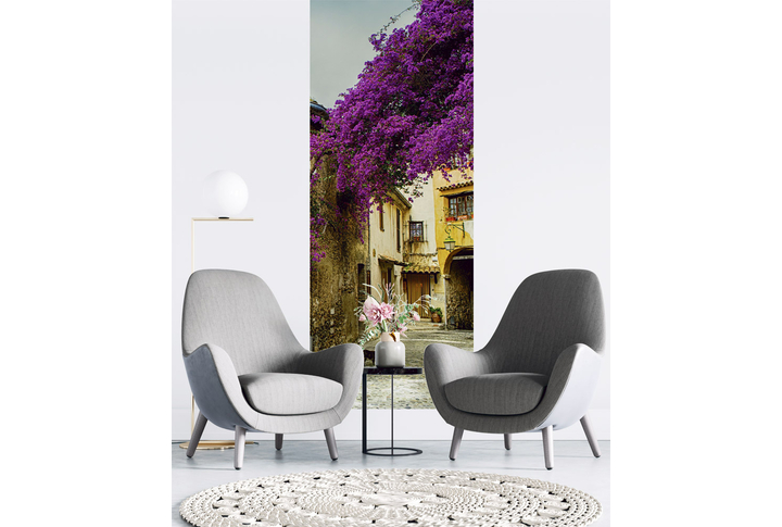 Фотообои «Весна в старом городе, улица через дворик» в интерьере