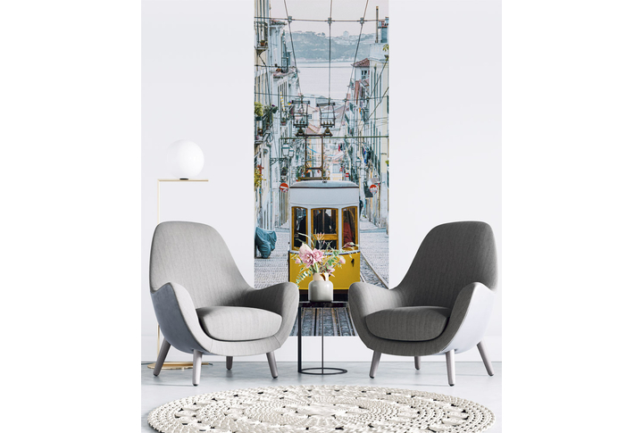 Фотообои «Желтый трамвай на улице Лиссабона» в интерьере