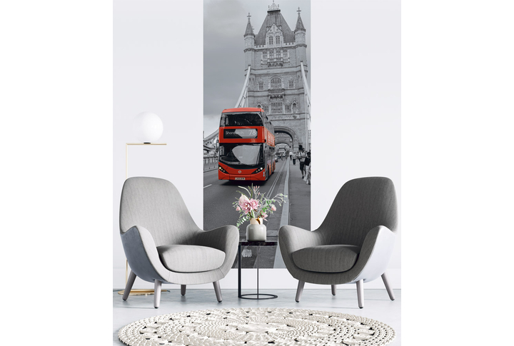 Фотообои «Красный автобус на дороге в сером Лондоне» в интерьере