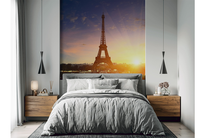 Фотообои «Эйфелева башня в закатных лучах солнца» в интерьере