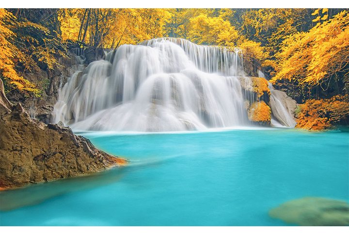 Фотообои «Водопад у бирюзового озера в осеннем лесу»