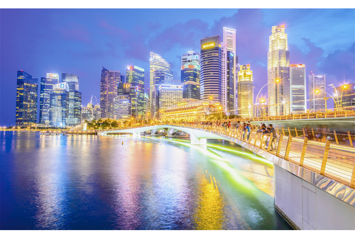 Фотообои «Вид на ночной город с набережной»