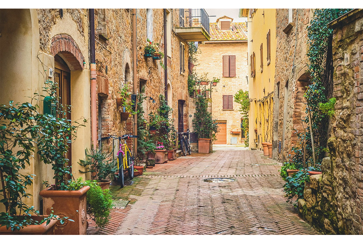 Фотообои «Дорога через улицу старого города»