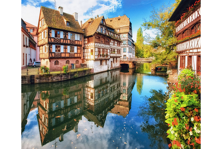 Фотообои «Дома на набережной старого города»