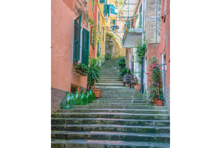 Фотообои «Улица и лестница во дворах старого города»