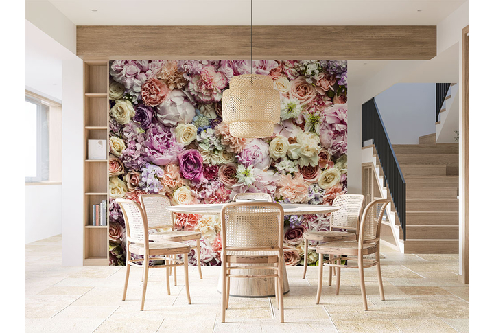 Фотообои «Россыпь цветов роз и пионов» в интерьере