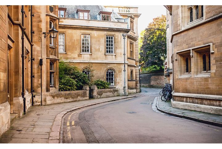 Фотообои «Улица среди домов в старом городе»