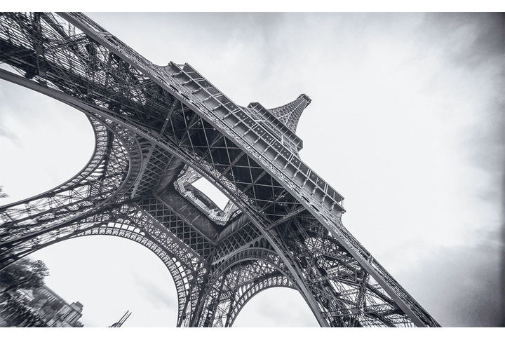 Фотообои «Черно-белая Эйфелева башня»