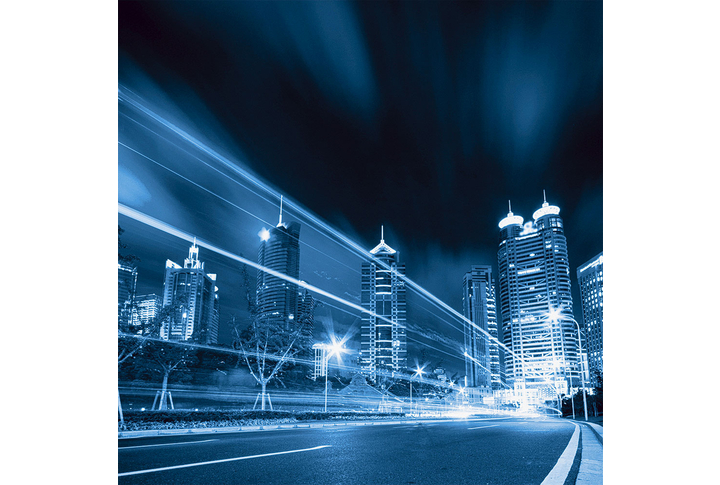 Фотообои «Ночной город у дороги»