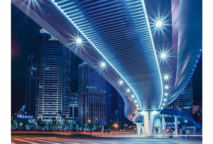 Фотообои «Под мостом ночного города»