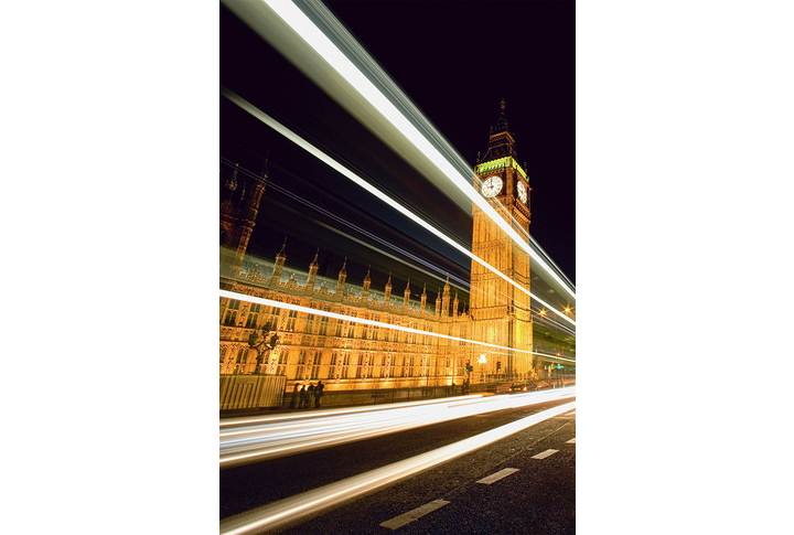 Фотообои «Лондон в лучах мчащихся машин, ночной город»