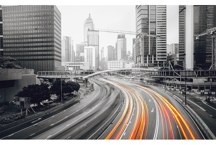 Фотообои «Дорога в черно-белом городе»