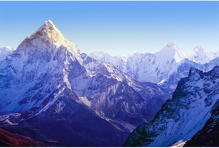 Фотообои «Заснеженные горы в тумане»