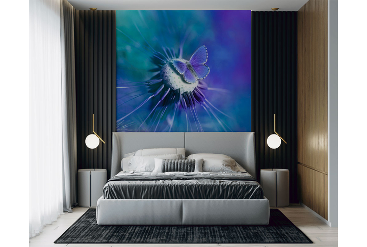 Фотообои «Бабочка и одуванчик в фиолетовых тонах» в интерьере