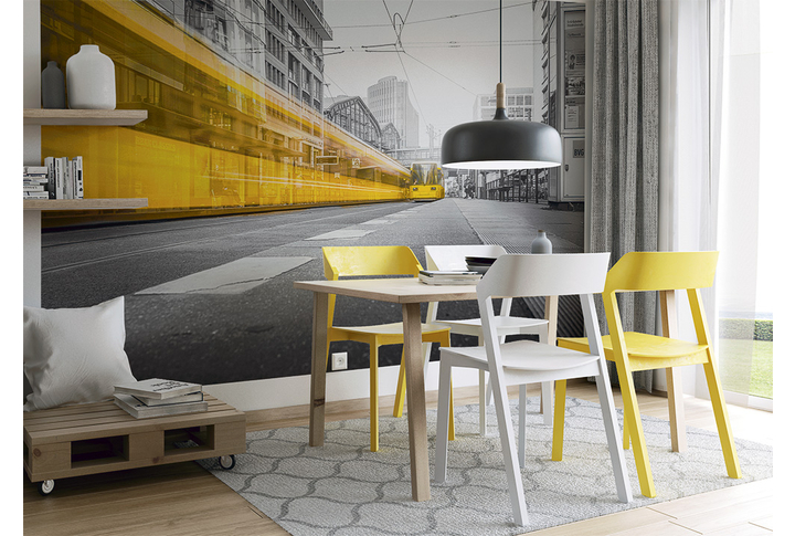 Фотообои «Желтый трамвай в черно-белом городе» в интерьере