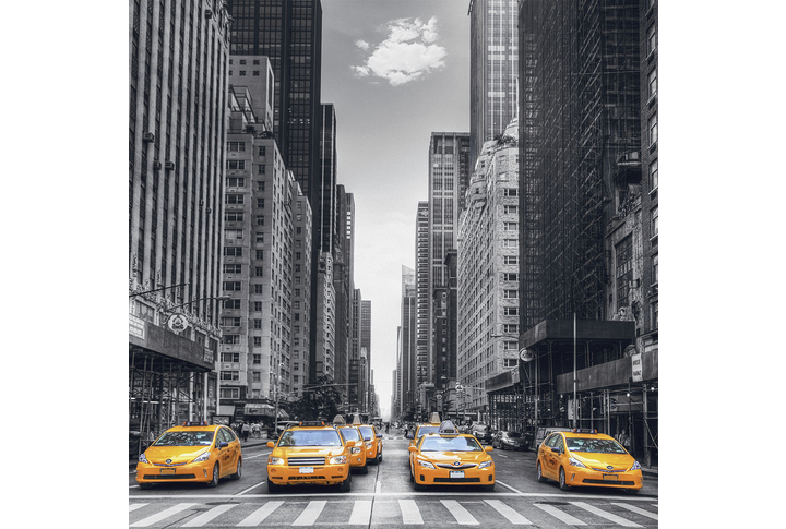 Фотообои «Черно-белый город с акцентом на желтом цвете»