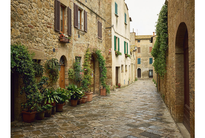 Фотообои «Дорога через дворик старого города, городская улица»