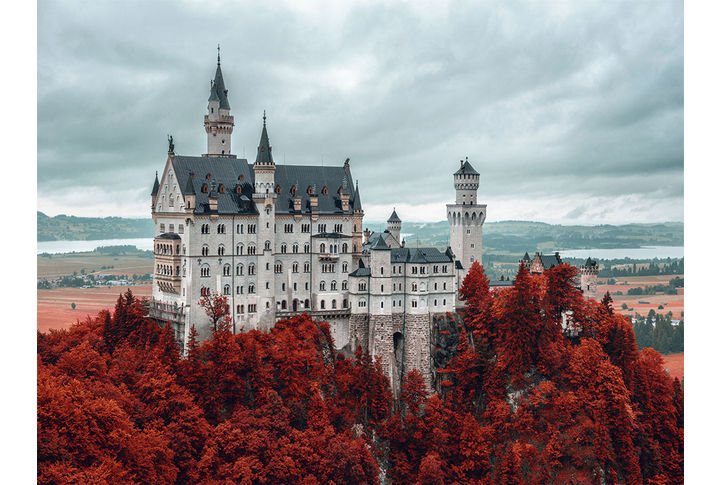 Фотообои «Панорамный вид на старый замок на холме»