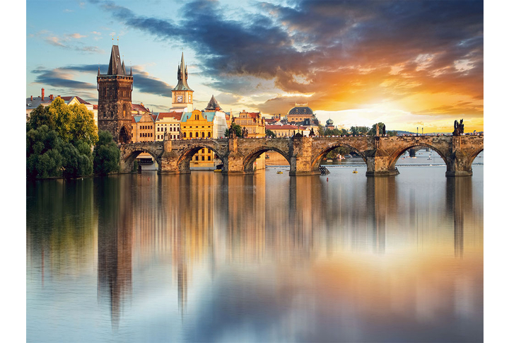 Фотообои «Красивый закат над старым Карловым мостом в Праге, Чехия»