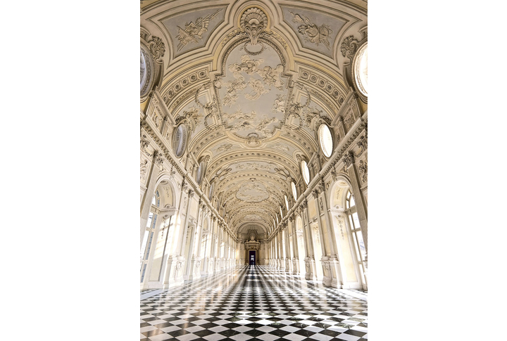 Фотообои «Светлая комната замка с арками»