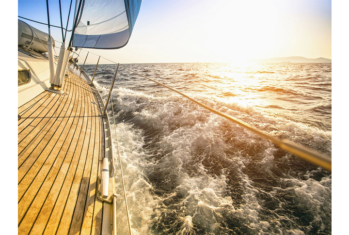 Фотообои «Море и парусная яхта на закате»