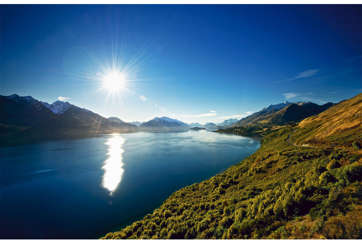 Фотообои «Солнце над озером и горами»