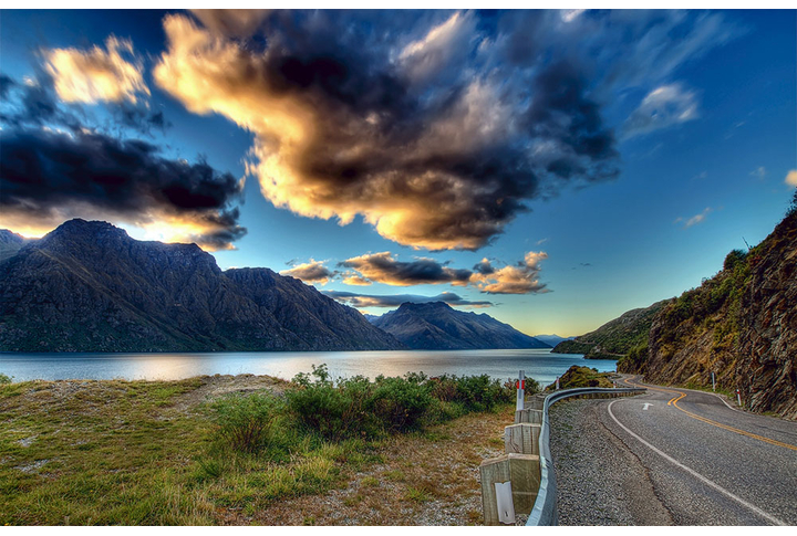 Фотообои «Дорога в горах у озера на закате»